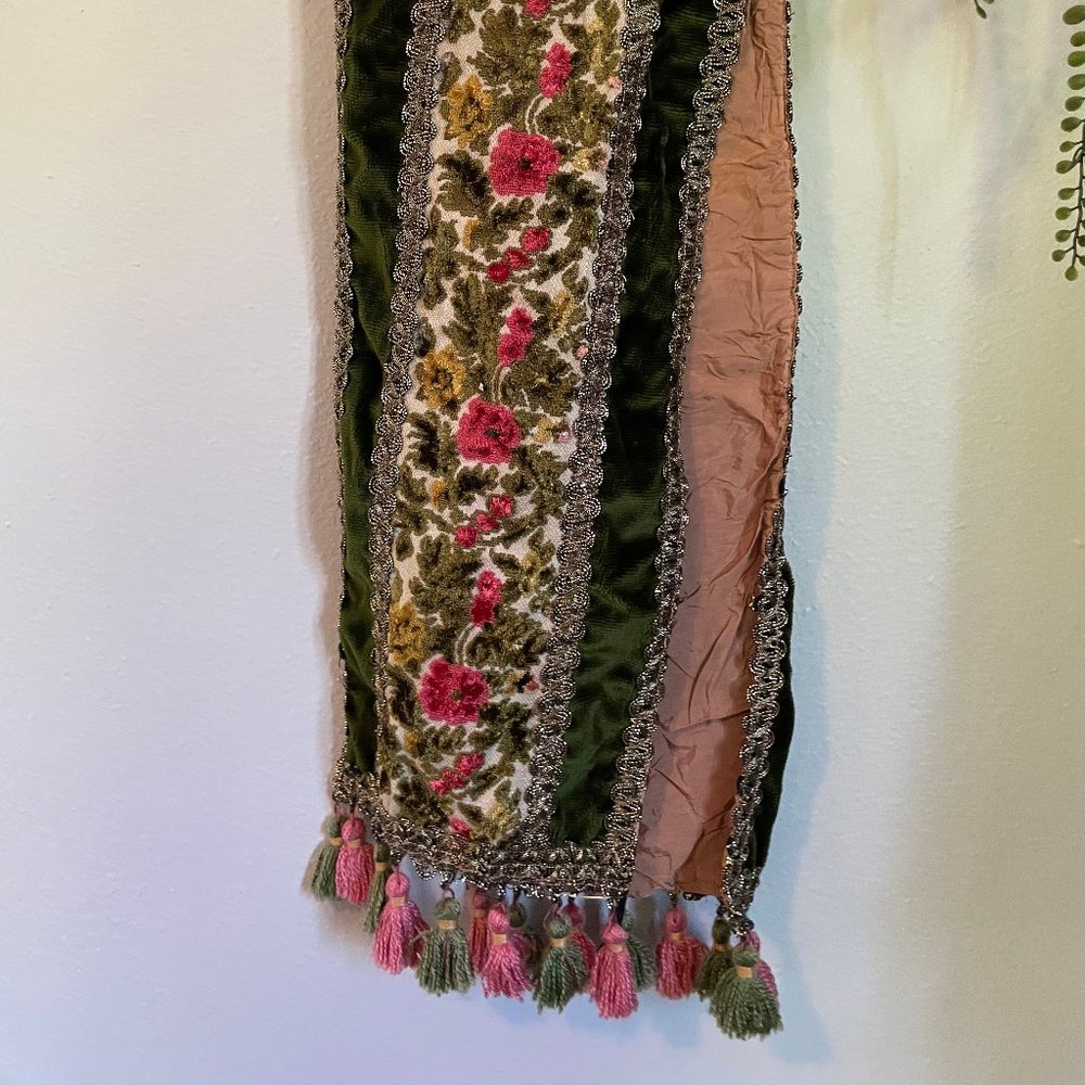 Antique Embroidery Green Velvet Tassle Stole